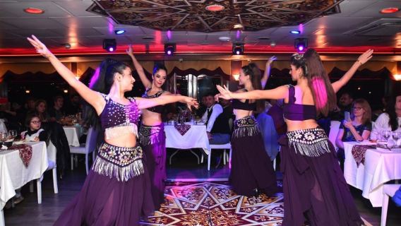 Estambul: Crucero con cena, traslado al hotel y refrescos