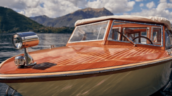 Bellagio: tour in barca al tramonto condiviso con aperitivo al Prosecco