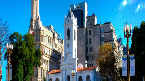 Откройте для себя знаковые районы Буэнос-Айреса в Аргентине и насладитесь вкусным обедом bed