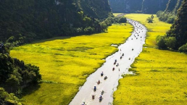 Hoa Lu, Trang An & Mua Cave: Guided Day Tour from Hanoi + Lunch + Transfers