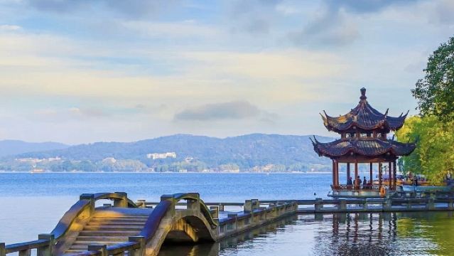 杭州雷峰塔+靈隱飛來峰+西湖遊船純玩無購物一日遊