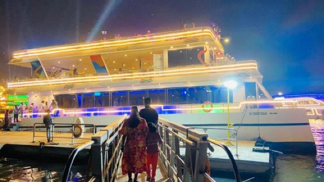 Goa: Crociera Cena Familiare su Tre Ponti con Spettacoli