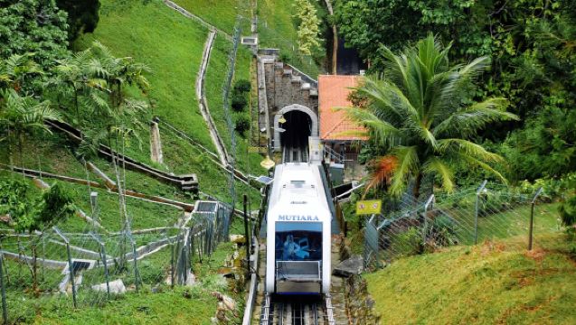 檳城升旗山 榴槤園等4h/8h一日包車遊 中文司機行程可調整