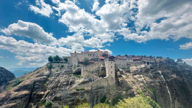 เอเธนส์ ไปกลับ: ทัวร์ 1 วัน วัดเมกาโล เมฆิราโอ [ทัวร์ภาษาอังกฤษ, เลือกอาหารกลางวันได้]