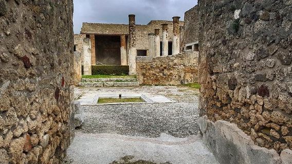 Pompeii and Amalfi Coast Private Day Trip with Pick Up