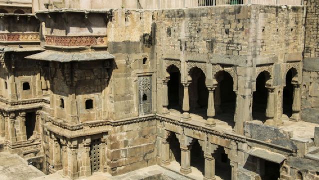 A Day Trip of Fatehpur Sikri & Chand Baori from Agra with Guide Service.