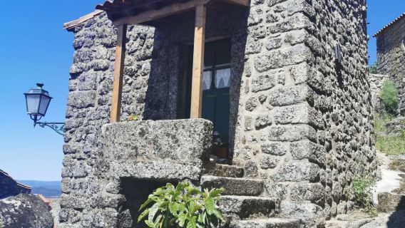 葡萄牙巨石村蒙桑圖普通話包車一日遊