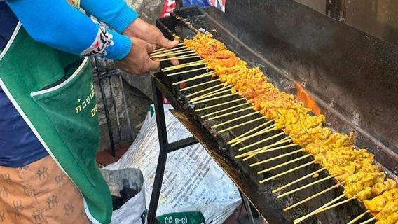 Bangkok: Food Walking Tour with Tastings