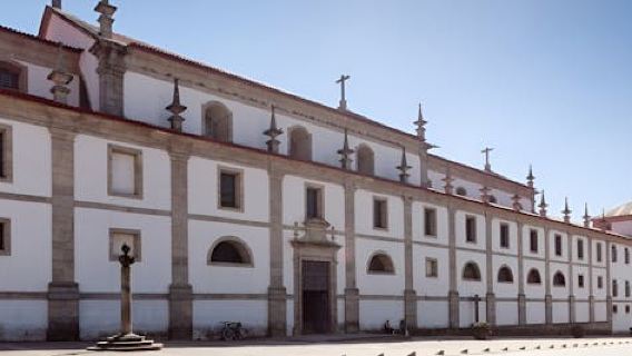 Arouca historic centre guided walking tour with optional meal