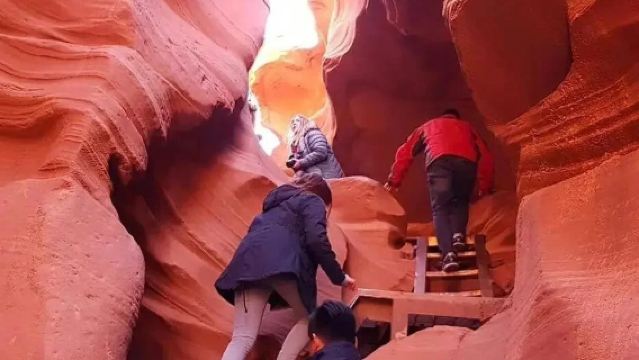 美國拉斯維加斯來回羚羊谷馬蹄灣一日遊12h包車【真好唉】