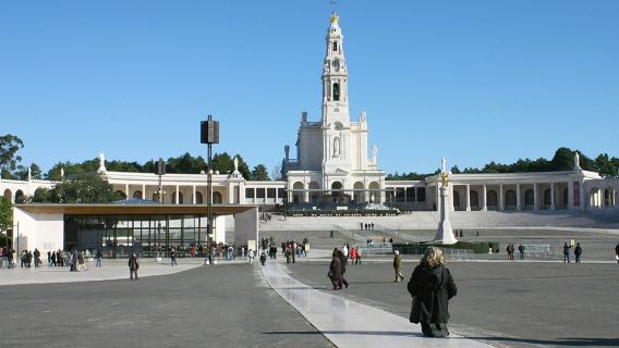 Fátima, Óbidos & Nazaré: Guided Small-Group Day Trip in a from Lisbon