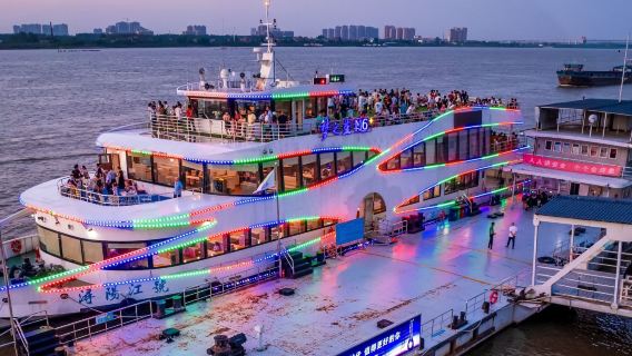 Jiujiang professional tour guide/foreign language guide: Shizhong Mountain + Xunyang Tower foreign guest reception EA