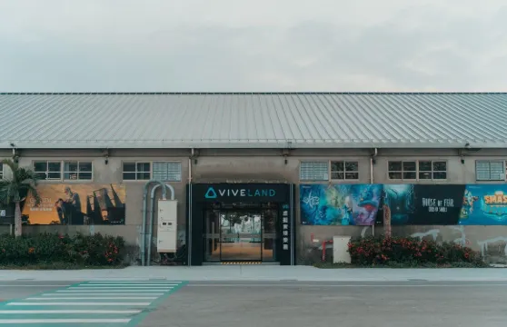 高雄| VR 體驗二選一(荷魯斯球/機甲戰士)|棧柒庫館・SKM Park草衙館