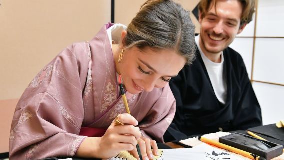 Apprenez la calligraphie japonaise (Shodo) et le Zen en portant un kimono près du château d'Osaka