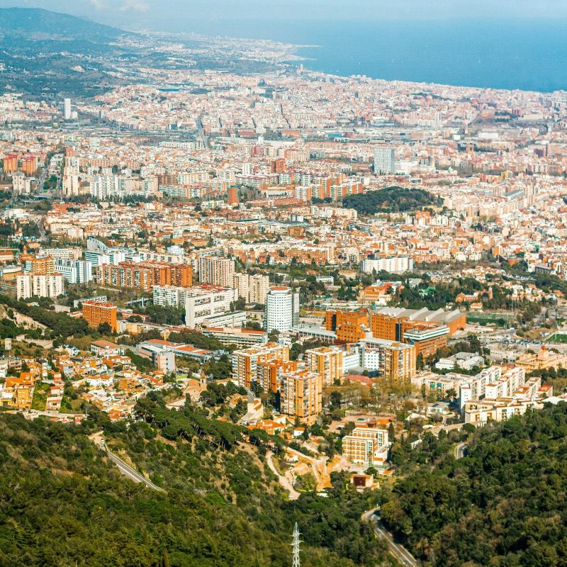 Reservar después de consultar / Basílica de la Sagrada Família, Park Güell, Casa Batlló, La Pedrera - Casa Milà en Barcelona, España / Aeropuerto / Transporte puerta a puerta / Guía conductor para turismo / Servicio de vehículo privado