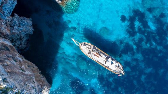 Cala Gonone: Tour del Golfo di Orosei con una barca a vela d'epoca
