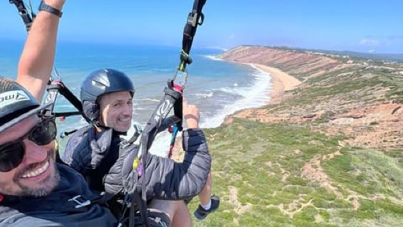 Nazare: Penerbangan paragliding tandem