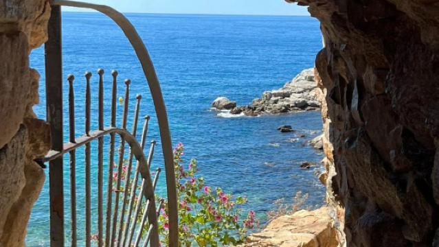 巴塞隆納出發濱海雙景 · 陽光假日包車一日遊