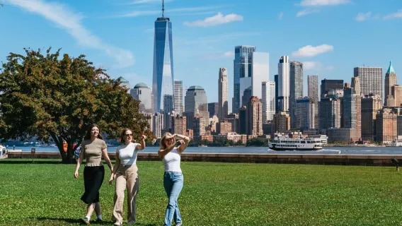 NYC: Tour guiado a la Estatua de la Libertad y la Isla Ellis con ferri