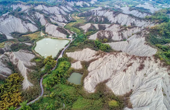 高雄田寮月世界+美濃客家民俗村+旗山老街+駁二藝術特區一日遊