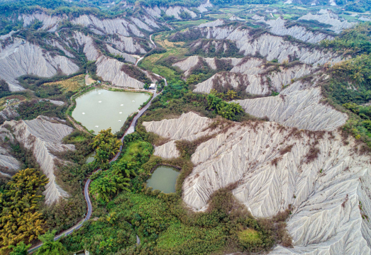 Kaohsiung Tianliao Moon World + Meinong Hakka Folk Village + Qishan Old Street + The Pier2 Art Center day tour