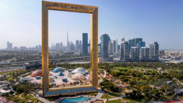 Quick Tour of the Desert City Dubai (Dubai Frame + Burj Al Arab + Souk Madinat Jumeirah)