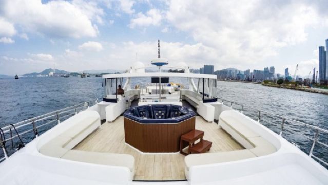 【香港遊艇租賃】香港96呎豪華遊艇包船夜遊維港西貢遊艇出海海釣