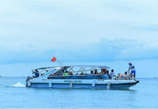 Phu Quoc - Luxury Trip by Speed Boat (Maximum 15 people)