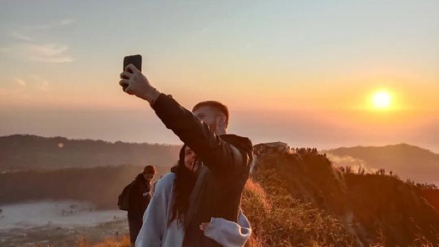 ประสบการณ์เดินป่าเพื่อชมพระอาทิตย์ขึ้นที่ภูเขาบาตูร์