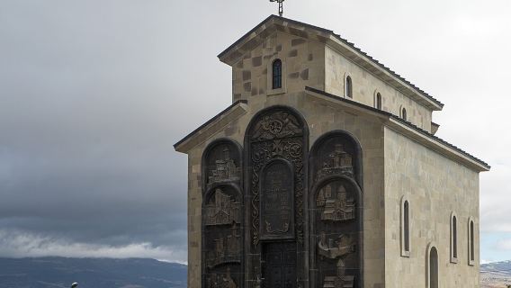 グルジア年代記記念碑+剣山+生命の柱大聖堂 貸切チャーター1日ツアー