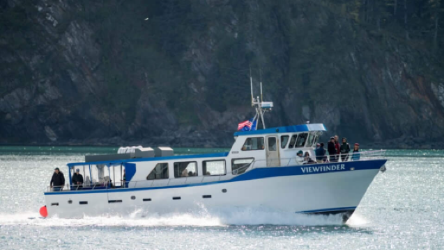 Alaska 8.5-hour Northwest Fjord Cruise Tour / View Three Glaciers / Whale Watching