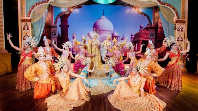 Entrada para el Simon Cabaret Show en Patong, Phuket (Un espectáculo en Patong + Elegancia de Simon + Grandioso espectáculo de canto y baile)