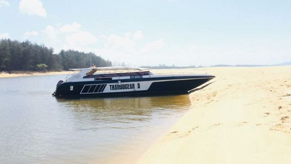 ランテンガ島とペルヘンティアン島間のボート送迎