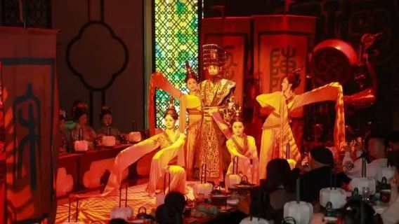 Banchetto Imperiale di Nanchino - Esperienza immersiva del banchetto imperiale "Sogno d'Oro di Jinling" (viaggio attraverso l'antico fascino millenario di Jinling + rappresentazione reale di musica e rituali di corte + banchetto imperiale che delizia vista, udito e gusto)