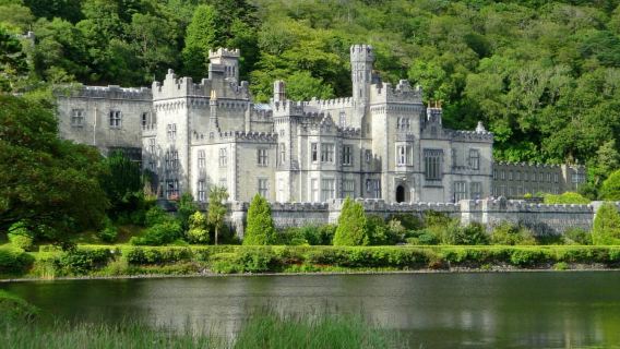 From Galway: Connemara and Kylemore Abbey Day Tour