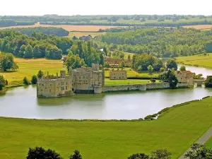 KENT, Garden of England in Executive Luxury Vehicle Private Tour