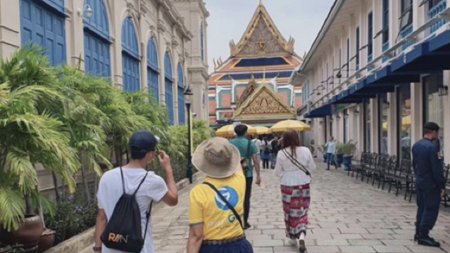 Tur Setengah Hari ke Istana Agung, Wat Pho, dan Wat Arun dengan Pemandu Multibahasa