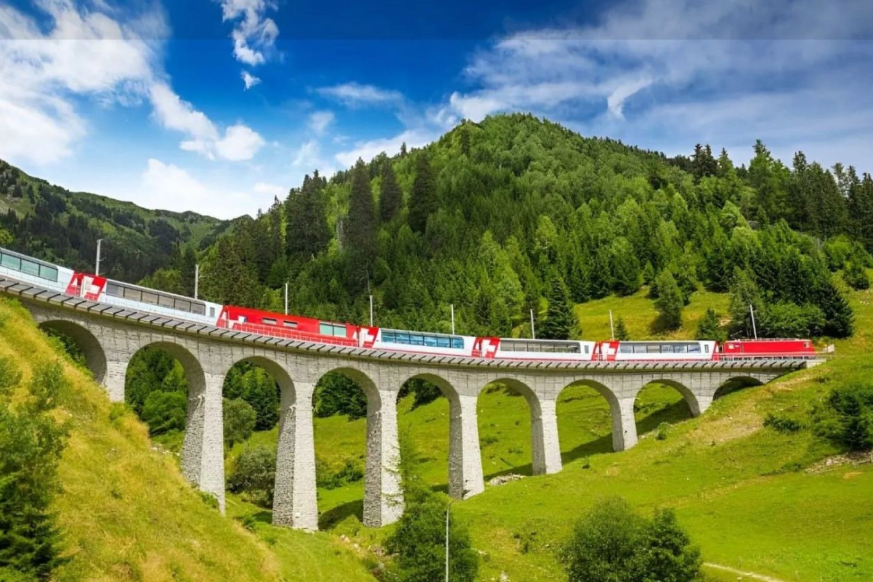 Excursión de un día a Bernina/Sankt Moritz desde Milán con opción de tren panorámico ida y vuelta