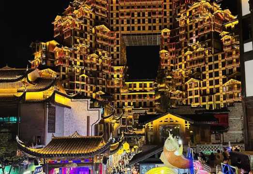Zhangjiajie Private Day Tour: Tianmen Mountain, Tujia Folk Customs Park & 72-Story Building
