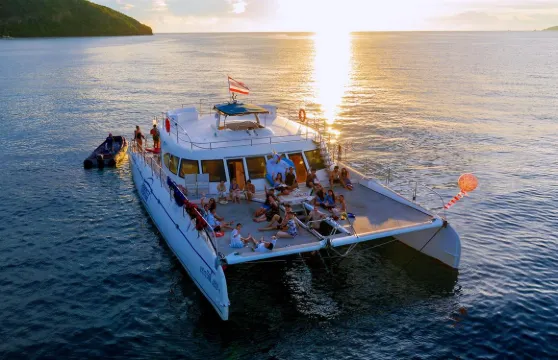 芭堤雅出海一日遊|暢玩無人島|浮潛/海釣+英文導遊|日落派對