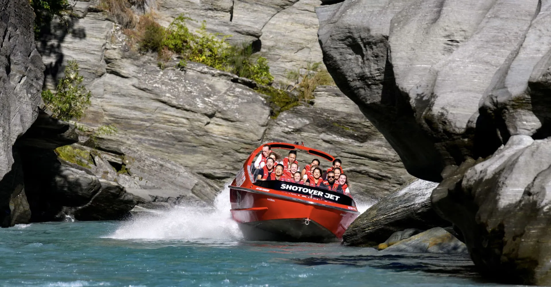 Queenstown Shotover Jet speedboating/shark speedboating [optional round-trip shuttle]