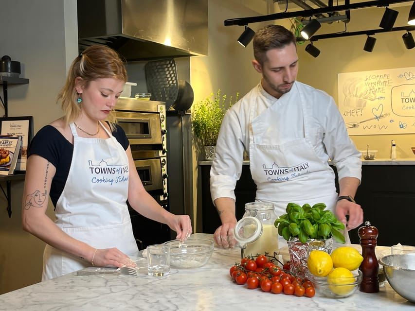 Milan: Pizza or Pasta and Gelato-Making Class with Wine