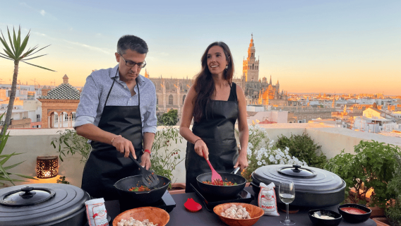 Siviglia: corso privato di cucina per la paella con vista sulla cattedrale
