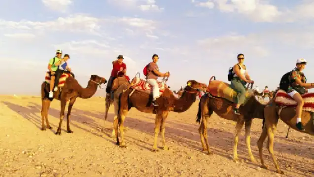 มาร์ราเกช: ขี่รถเอทีวีและขี่อูฐพร้อมอาหารค่ำในอากาเฟย์