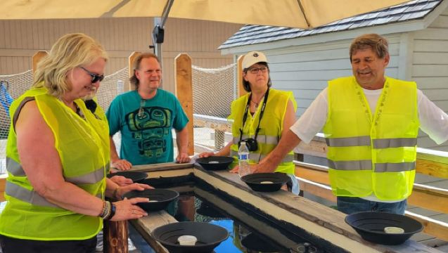 Skagway: City Highlights E-bike Tour with Gold Panning