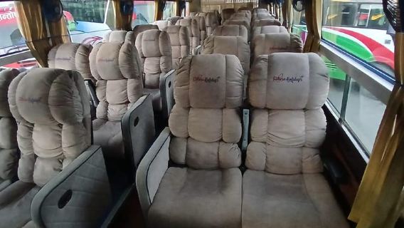 Kathmandu: nach Pokhara Premium Sofa Touristenbus und zurück