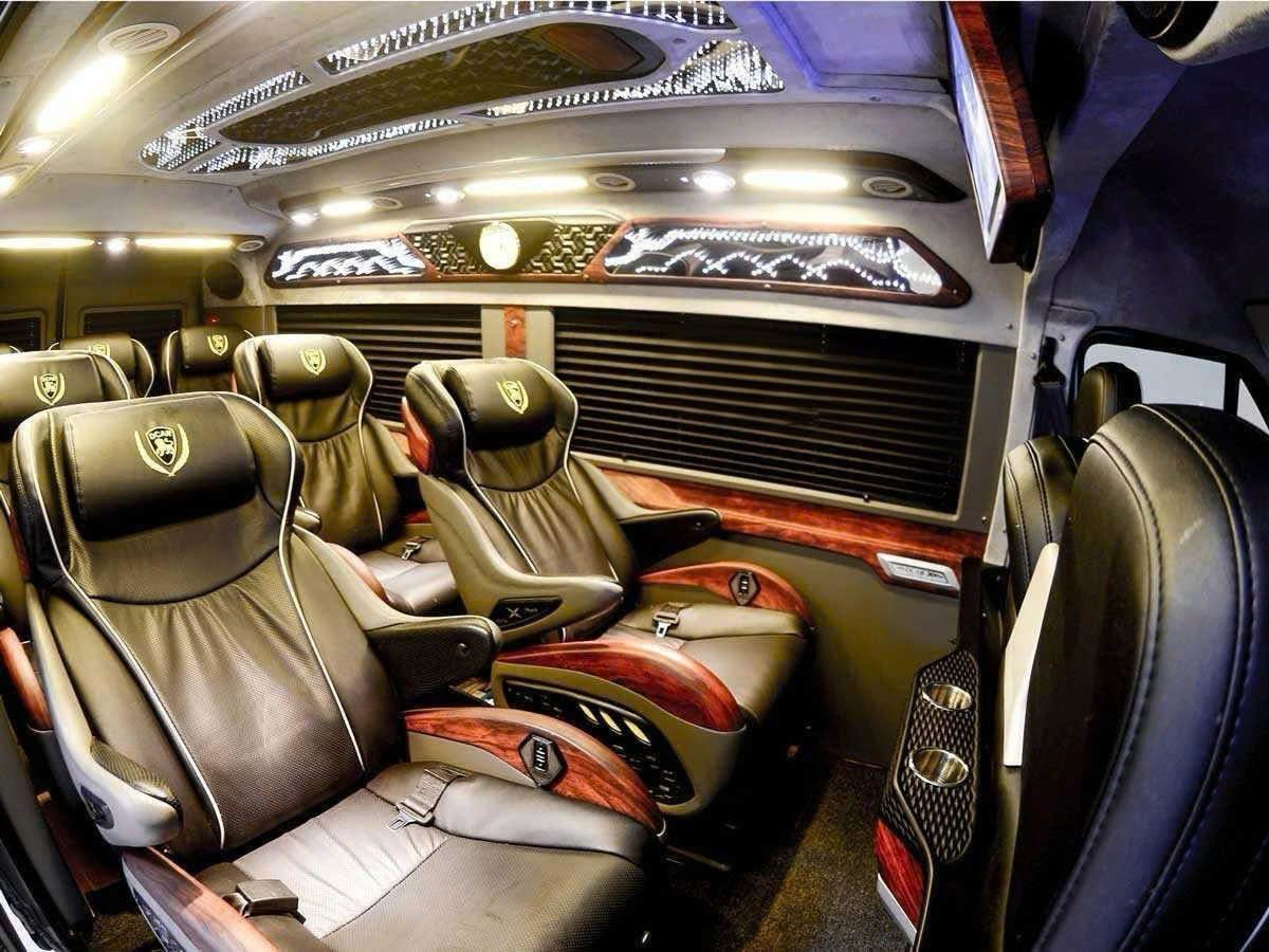 VIP Limousine 9-Seat Transfer: Hanoi Airport to Sapa