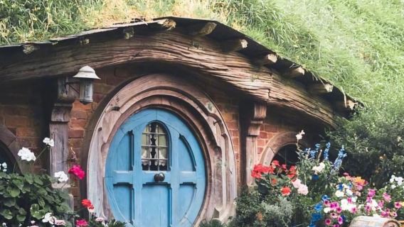 紐西蘭奧克蘭霍比特人村+懷託摩螢火蟲洞+天空塔一日遊