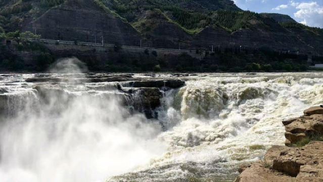 Premium 1-day tour to Hukou Waterfall