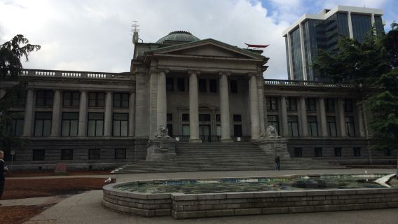 Capilano Suspension Bridge Park + Vancouver Aquarium + Art Gallery Day Tour